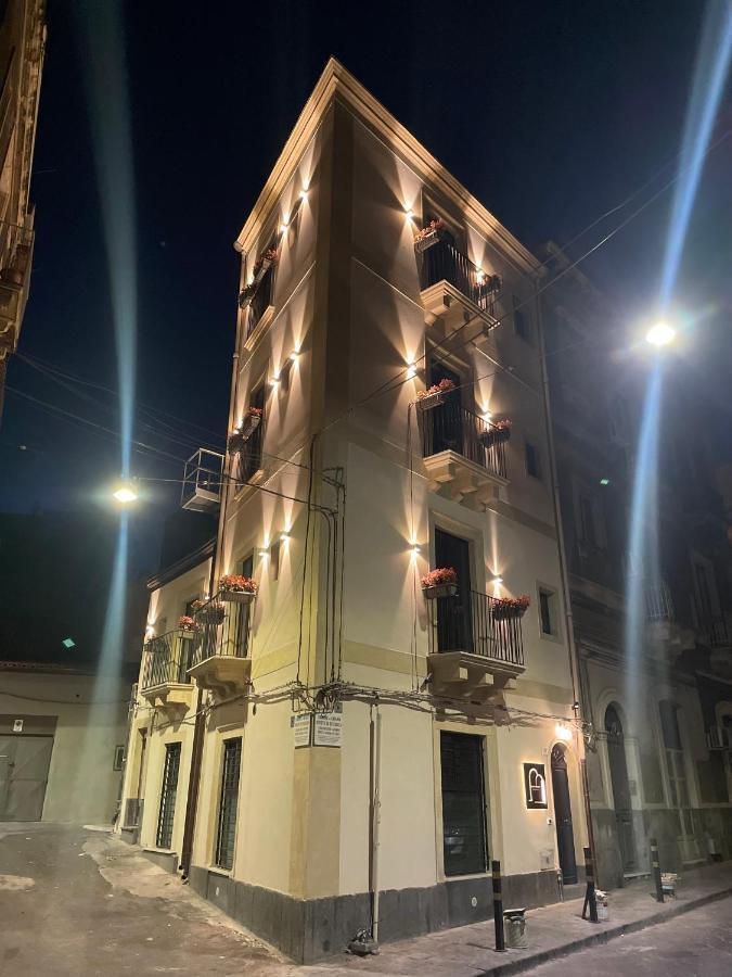Vicolo San Gaetano -Luxury Rooms- คาตาเนีย ภายนอก รูปภาพ