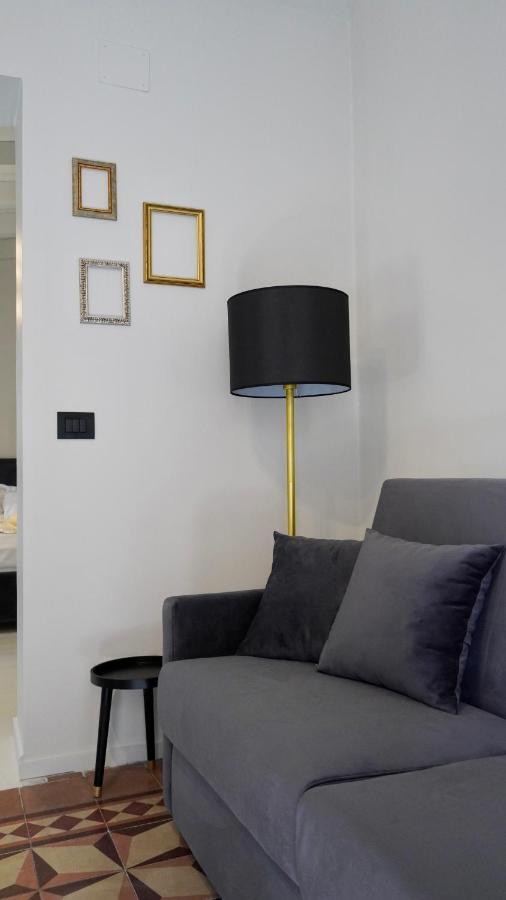 Vicolo San Gaetano -Luxury Rooms- คาตาเนีย ภายนอก รูปภาพ