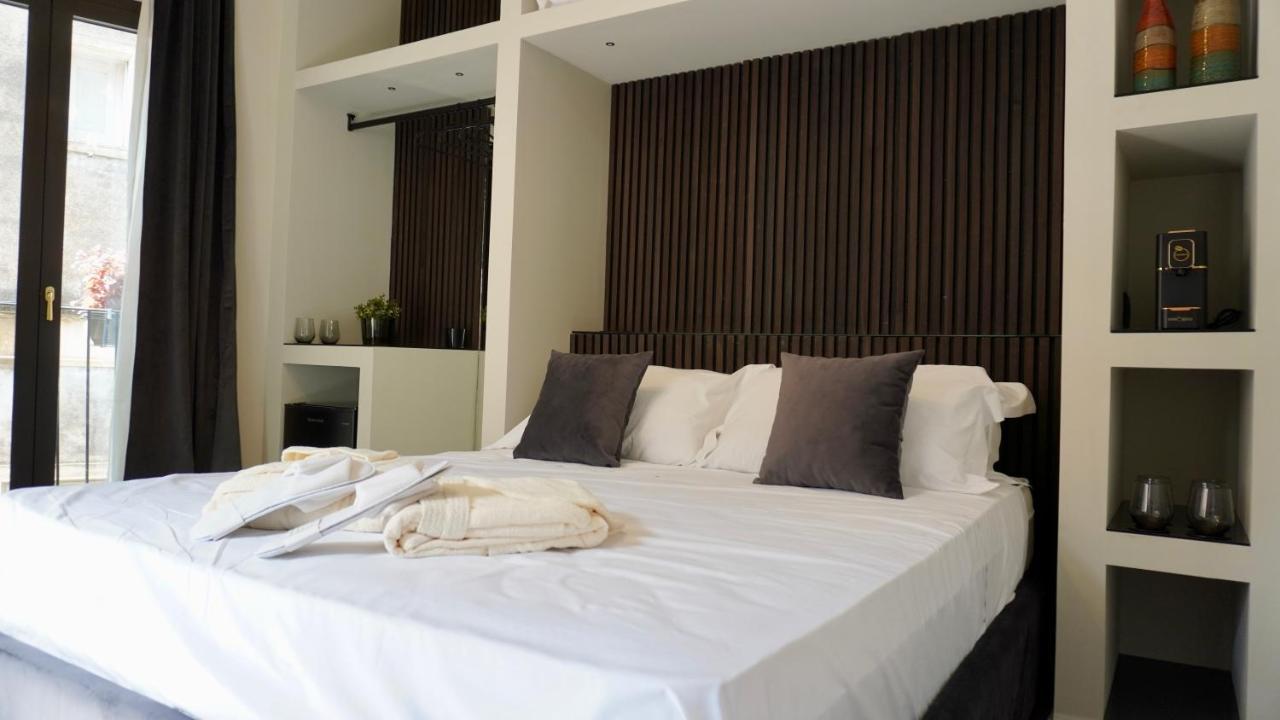 Vicolo San Gaetano -Luxury Rooms- คาตาเนีย ภายนอก รูปภาพ