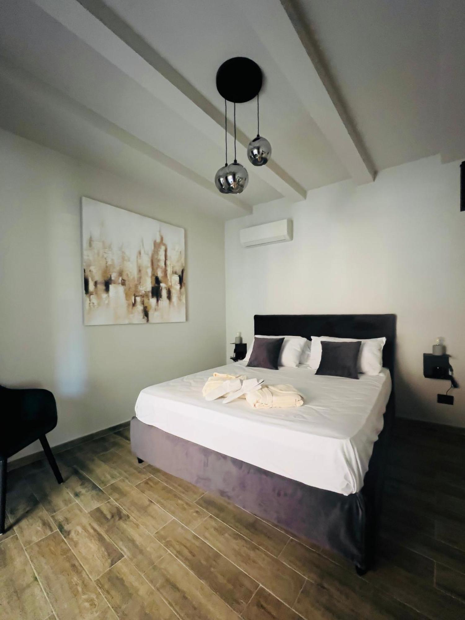 Vicolo San Gaetano -Luxury Rooms- คาตาเนีย ภายนอก รูปภาพ