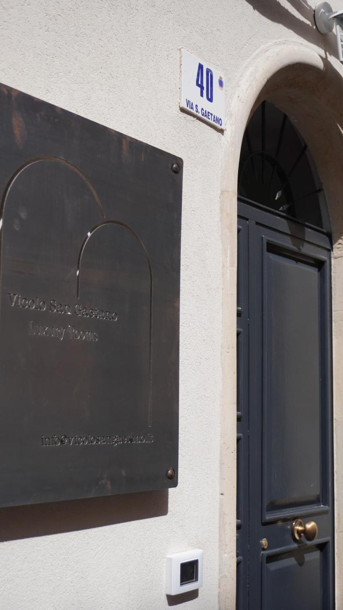 Vicolo San Gaetano -Luxury Rooms- คาตาเนีย ภายนอก รูปภาพ