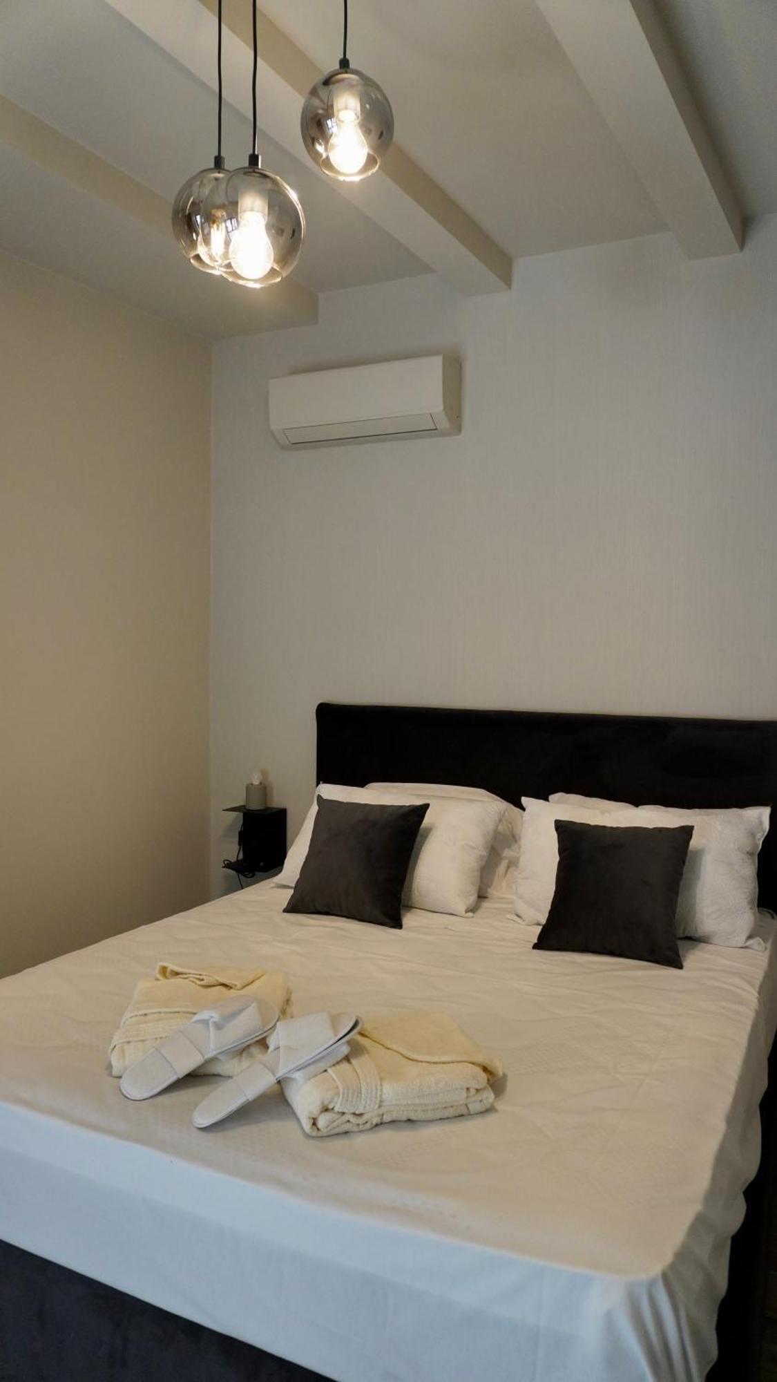 Vicolo San Gaetano -Luxury Rooms- คาตาเนีย ภายนอก รูปภาพ