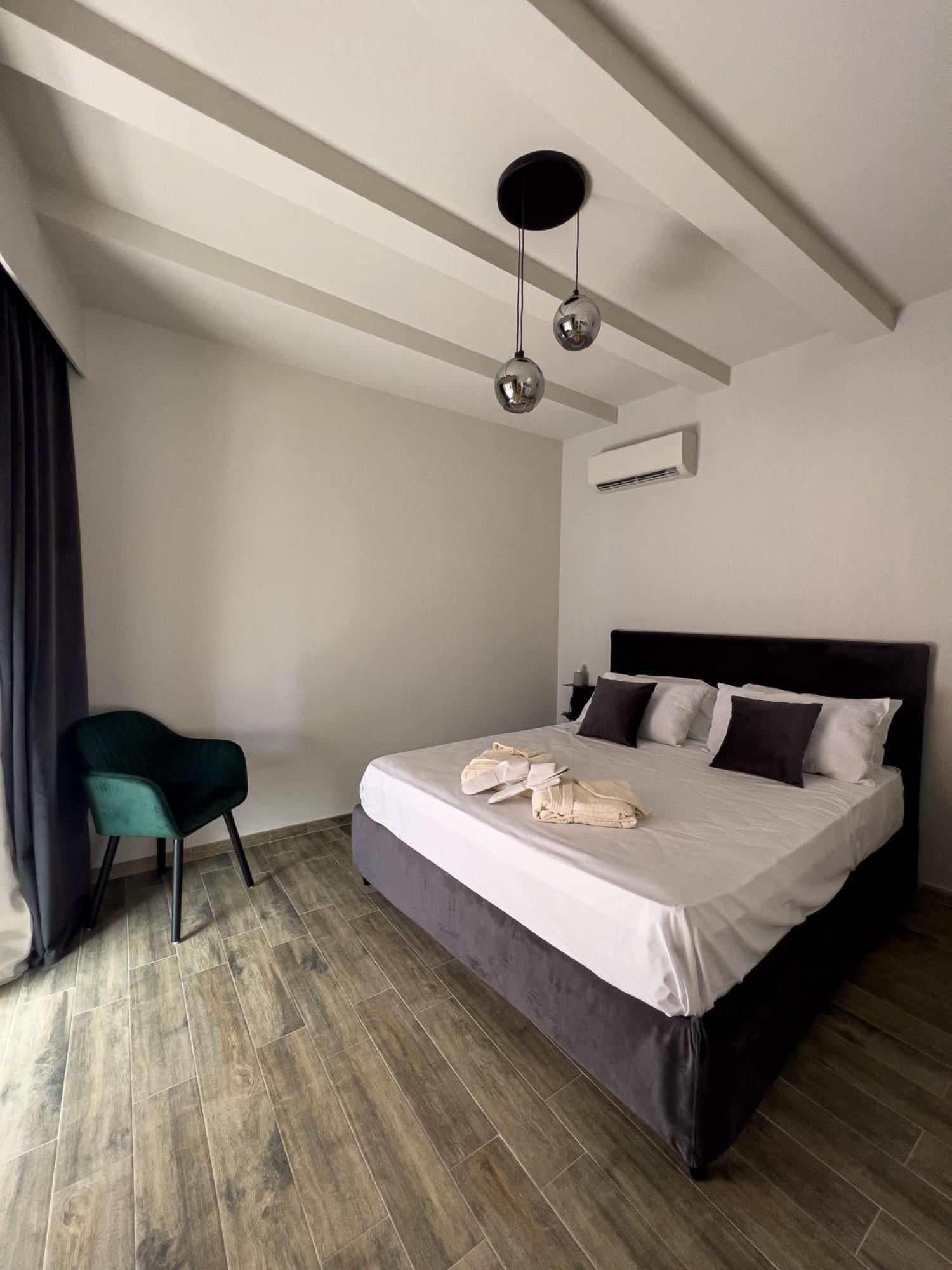 Vicolo San Gaetano -Luxury Rooms- คาตาเนีย ภายนอก รูปภาพ